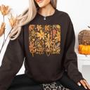 XXL Dark Chocolate Fall Vibes Colorful Autumn Flowers Seasonal Cozy Minimalist Design Graphic Sweatshirt