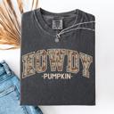 Medium Pepper Dark Gray Howdy Pumpkin Fall Brush Stroke Floral Pumpkin Frame Vintage Varsity Collegiate Autumn Graphic Comfort Colors Tee