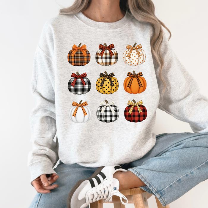Patterned Pumpkins Halloween Harvest Pattern Cozy Vintage Autumn Night Sweatshirt