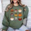 XXL Military Green Patterned Pumpkins Halloween Harvest Pattern Cozy Vintage Autumn Night Sweatshirt
