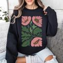 Large Black Pink Poppies Vintage Boho Nature Floral Pattern Artwork For Cozy Everyday Wear Sweatshirt