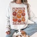 XL Ash Light Gray Cozy Autumn Floral Sunflower Pumpkin Motif With Autumnal Glow And Rustic Charm Sweatshirt