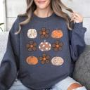 XL Dark Gray Heather Retro Halloween Floral Pumpkin Pattern Sweatshirt For Cozy Autumn Layering Wardrobe Essential