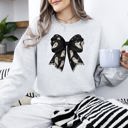 XXL Ash Light Gray Halloween Bow Coquette Minimalist Retro Vintage Spooky Costume Fall Graphic Sweatshirt