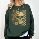 XXL Forest Green Vintage Skull Floral Checkered Ghost Halloween Book Cat Western Pumpkin Retro Spooky Graphic Sweatshirt