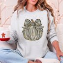 XL Ash Light Gray Camo Pumpkin Autumn Hunting Season Vintage Camouflage Print Graphic Cozy Sweatshirt