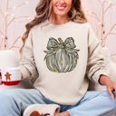 Large Sand Camo Pumpkin Autumn Hunting Season Vintage Camouflage Print Graphic Cozy Sweatshirt
