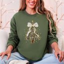XXXL Military Green Christmas Camo Tree With Ribbon Bows Santa Ornament Pattern Holiday Season Decor Graphic Sweatshirt