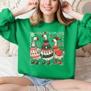 XXL Irish Bright Green Christmas Geese Retro Festive Holiday Cheer Geese Pattern With Rustic Nordic Elements Sweatshirt