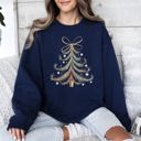 XL Navy Christmas Tree Santa Vintage Elegant Ribbon And Bows Holiday Classic Cozy Sweatshirt