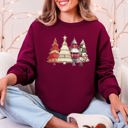 XL Maroon Christmas Trees, Faux Quilt, Santa Festive Holiday Scene Vintage Cozy Winter Sweatshirt