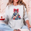 XXL Ash Light Gray Christmas Geese Retro Santa Sewing Faux Quilt Cozy Festive Graphic Holiday Sweatshirt