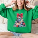 XL Irish Bright Green Christmas Geese Retro Santa Sewing Faux Quilt Cozy Festive Graphic Holiday Sweatshirt