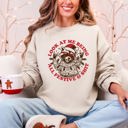 Large Sand Look At Me Being All Festive And Shit With Santa Raccoon Retro Holiday Humor Illustration Sweatshirt