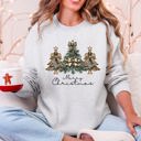 XXXL Ash Light Gray Merry Christmas, Christmas Trees, Ribbons, Bows Illustrated Design Pattern Sweatshirt