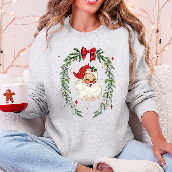 Retro Santa Christmas Vintage Festive Nostalgic Holiday Cheer Old Fashioned Christmas Charm Classic Seasonal Sweatshirt