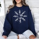  Snowflake Winter Cozy Nighttime Snowflake Pattern Across Winter Wonderland Sweatshirt