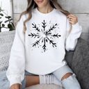 XXL White Snowflake Winter Cozy Nighttime Snowflake Pattern Across Winter Wonderland Sweatshirt