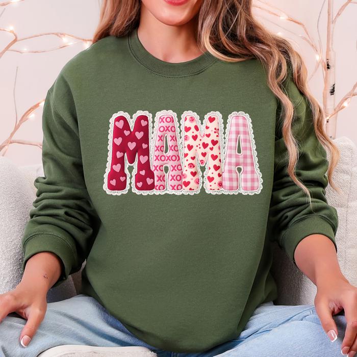 Adorable Mama Valentine's Day Hearts Patterned Retro Style Cozy Fleece Sweatshirt