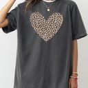  Classic Leopard Print Valentine's Day Heart Love Retro Design Comfort Colors Tee