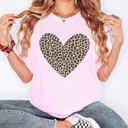 XXL Blossom Light Pink Classic Leopard Print Valentine's Day Heart Love Retro Design Comfort Colors Tee