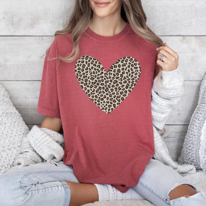 Classic Leopard Print Valentine's Day Heart Love Retro Design Comfort Colors Tee