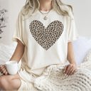 Medium Ivory Cream Classic Leopard Print Valentine's Day Heart Love Retro Design Comfort Colors Tee