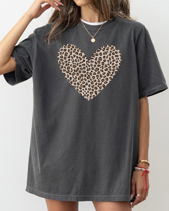 Classic Leopard Print Valentine's Day Heart Love Retro Design Comfort Colors Tee
