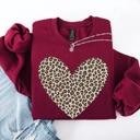  Classic Leopard Print Valentine's Day Heart Love Retro Soft Cozy Vintage Sweatshirt
