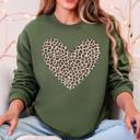  Classic Leopard Print Valentine's Day Heart Love Retro Soft Cozy Vintage Sweatshirt