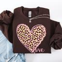 XXL Dark Chocolate Leopard Print Heart Love Valentine's Day Retro Vintage Cozy Warm Fleece Graphic Sweatshirt