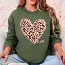 XL Military Green Leopard Print Heart Love Valentine's Day Retro Vintage Cozy Warm Fleece Graphic Sweatshirt
