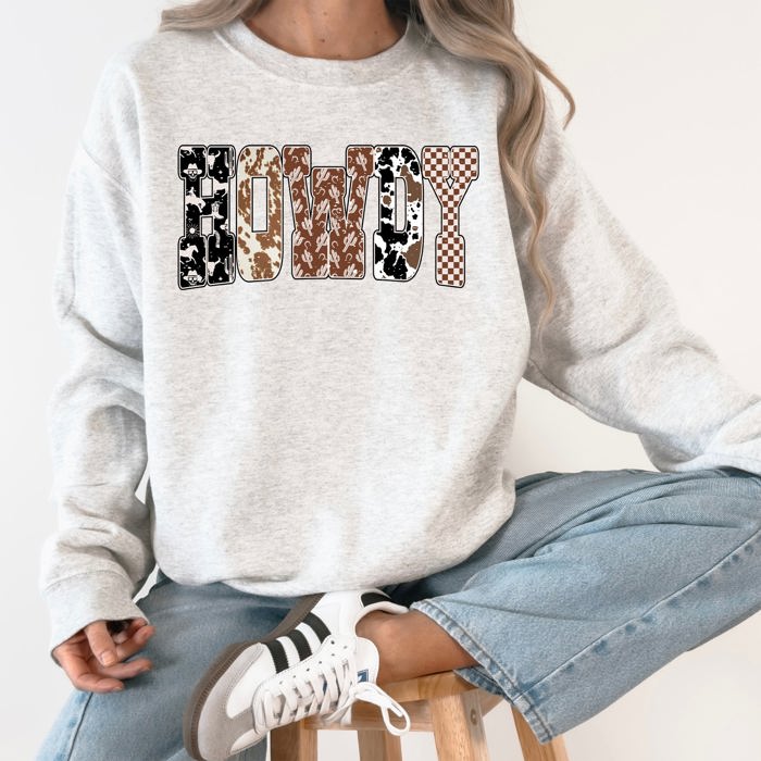 Howdy, Cowboy Print Desert Cow Cactus Western Country Sagebrush Sunset Western Heritage Lifestyle Sweatshirt