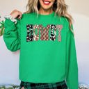 XL Irish Bright Green Howdy, Cowboy Print Desert Cow Cactus Western Country Sagebrush Sunset Western Heritage Lifestyle Sweatshirt