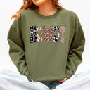XL Military Green Howdy, Cowboy Print Desert Cow Cactus Western Country Sagebrush Sunset Western Heritage Lifestyle Sweatshirt