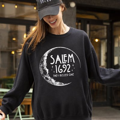 Salem 1692 Skeleton Funny Spooky Witch Aesthetic Halloween Meme Costume Sweatshirt
