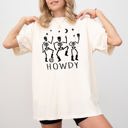  Dancing Skeletons Howdy Spooky Ghost Witch Skull Meme Halloween Costume Comfort Colors Tee