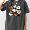 XXL Pepper Dark Gray Retro Spooky Faces Halloween Skeleton Witch Skull Meme Aesthetic Comfort Colors Tee