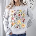Medium Ash Light Gray Mountain Meadow Pressed Flowers Nature-Inspired Botanical Print With Vintage Rustic Charm Sweatshirt