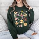 XXL Forest Green Mountain Meadow Pressed Flowers Nature-Inspired Botanical Print With Vintage Rustic Charm Sweatshirt
