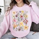 XXL Light Pink Mountain Meadow Pressed Flowers Nature-Inspired Botanical Print With Vintage Rustic Charm Sweatshirt