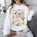 XL White Mountain Meadow Pressed Flowers Nature-Inspired Botanical Print With Vintage Rustic Charm Sweatshirt