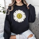  Retro Daisy Print, Vintage Flowers Floral Pattern Nostalgia Edition Collection Sweatshirt