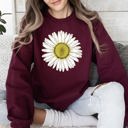 Medium Maroon Retro Daisy Print, Vintage Flowers Floral Pattern Nostalgia Edition Collection Sweatshirt