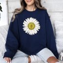 Medium Navy Retro Daisy Print, Vintage Flowers Floral Pattern Nostalgia Edition Collection Sweatshirt