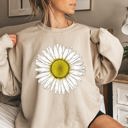 XL Sand Retro Daisy Print, Vintage Flowers Floral Pattern Nostalgia Edition Collection Sweatshirt
