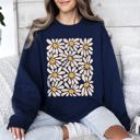  Vintage Daisies Floral Design and Classic Botanical Motifs Collection Sweatshirt
