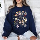Medium Navy Clover Meadow Pressed Flower Botanical Print Nature Inspired Garden Floral Pattern Sweatshirt