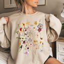 XXXL Sand Clover Meadow Pressed Flower Botanical Print Nature Inspired Garden Floral Pattern Sweatshirt