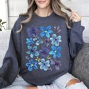 XL Dark Gray Heather Bold Floral Blues Pressed Flowers Nature Botanical Landscape Artwork Timeless Nature-Inspired Collection Sweatshirt